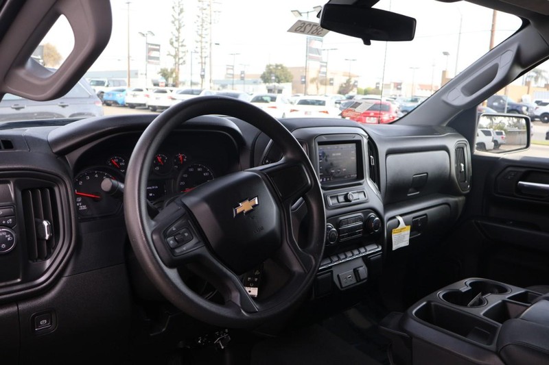 Chevrolet Silverado 1500 LTD Vehicle Full-screen Gallery Image 16