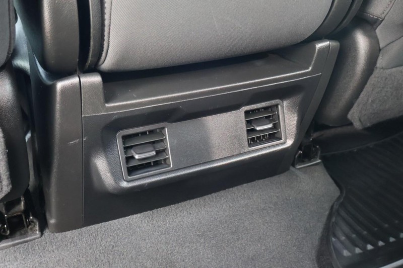 Chevrolet Silverado 1500 LTD Vehicle Full-screen Gallery Image 23