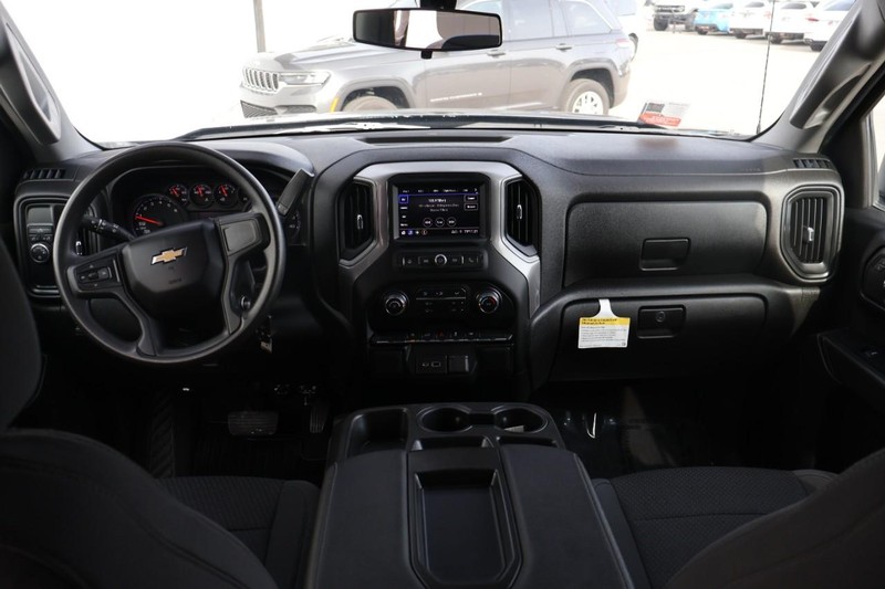 Chevrolet Silverado 1500 LTD Vehicle Full-screen Gallery Image 24