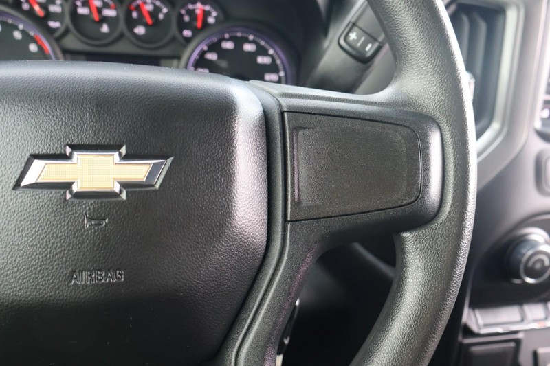 Chevrolet Silverado 1500 LTD Vehicle Full-screen Gallery Image 28