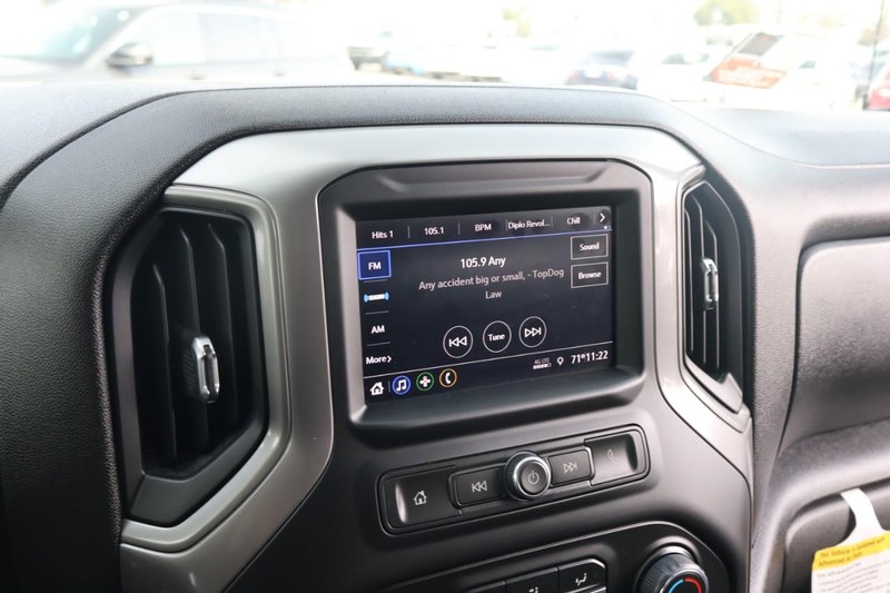 Chevrolet Silverado 1500 LTD Vehicle Full-screen Gallery Image 30