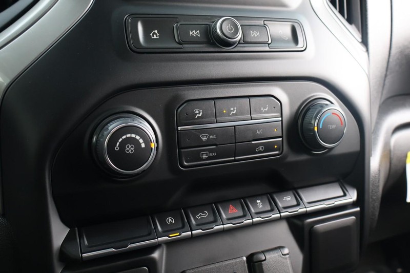 Chevrolet Silverado 1500 LTD Vehicle Full-screen Gallery Image 32