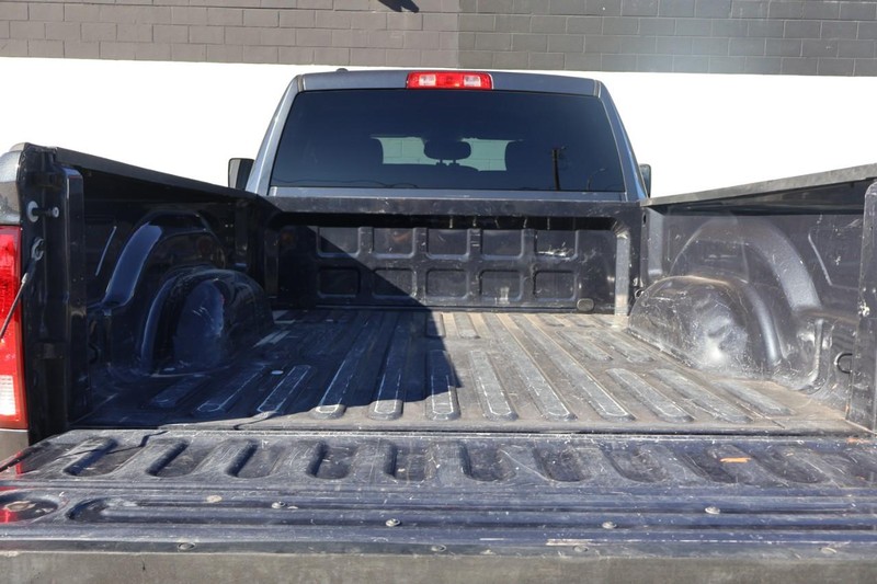 Ram 1500 Classic Vehicle Full-screen Gallery Image 12