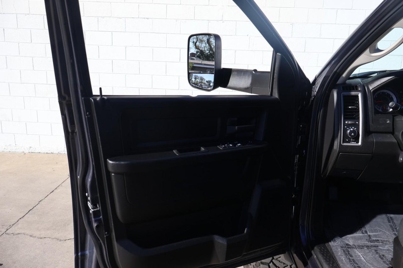 Ram 1500 Classic Vehicle Full-screen Gallery Image 18