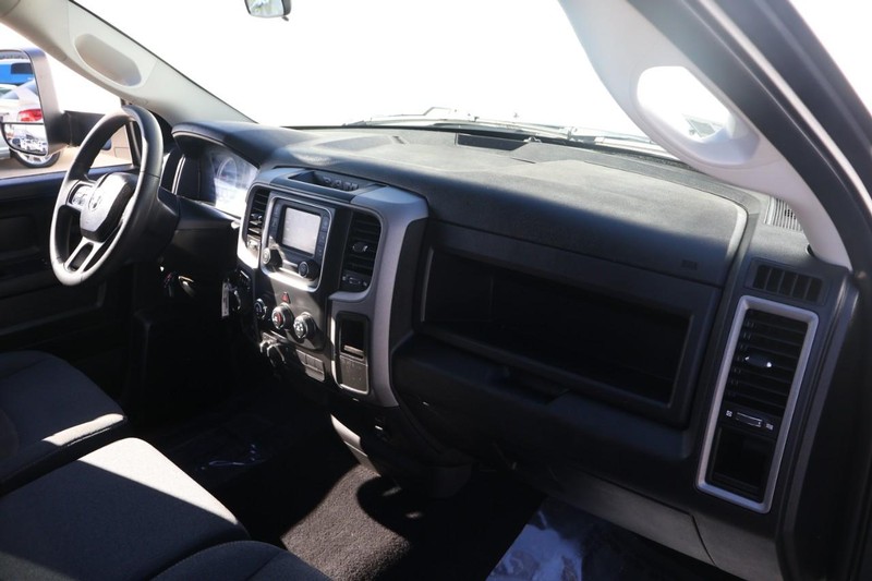 Ram 1500 Classic Vehicle Full-screen Gallery Image 22