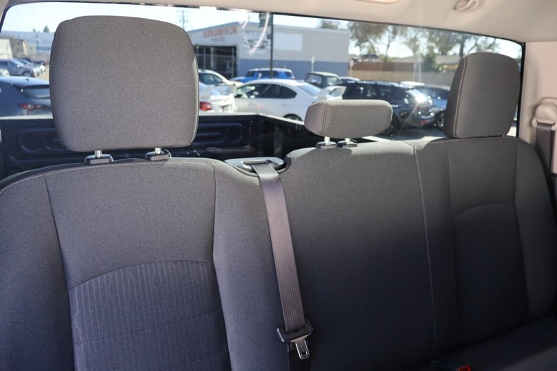 Ram 1500 Classic Vehicle Full-screen Gallery Image 24