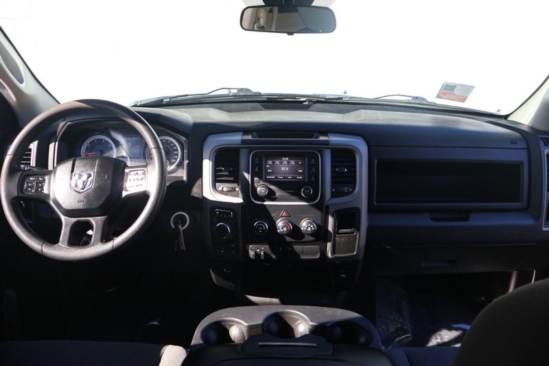 Ram 1500 Classic Vehicle Full-screen Gallery Image 25