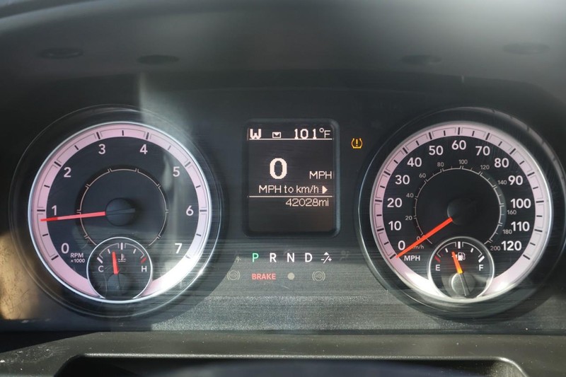 Ram 1500 Classic Vehicle Full-screen Gallery Image 26