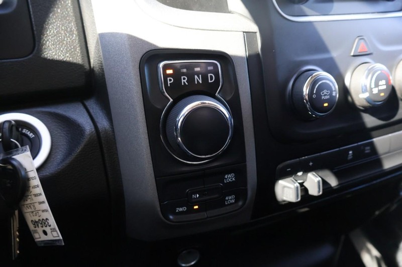 Ram 1500 Classic Vehicle Full-screen Gallery Image 30