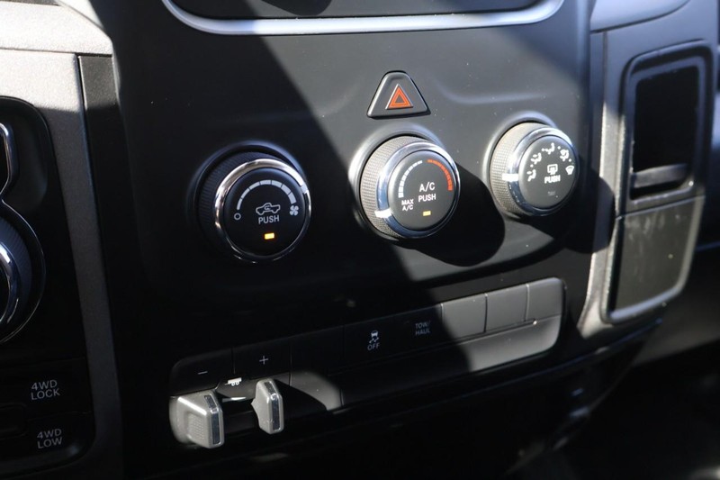 Ram 1500 Classic Vehicle Full-screen Gallery Image 34