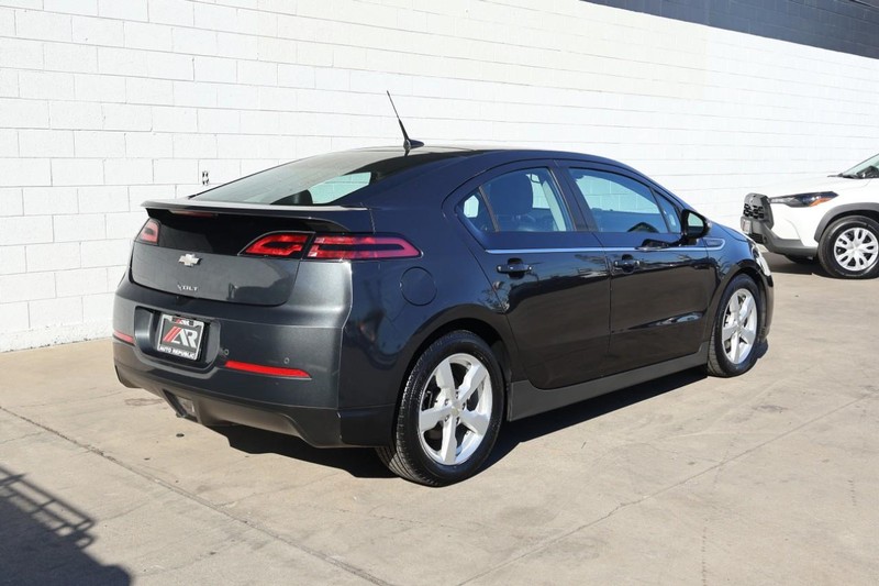 Chevrolet Volt Vehicle Full-screen Gallery Image 05
