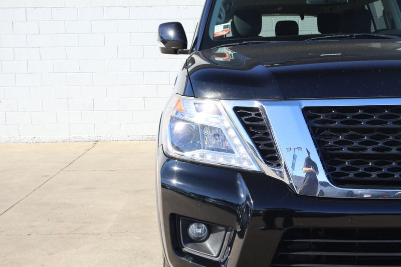 Nissan Armada Vehicle Full-screen Gallery Image 03