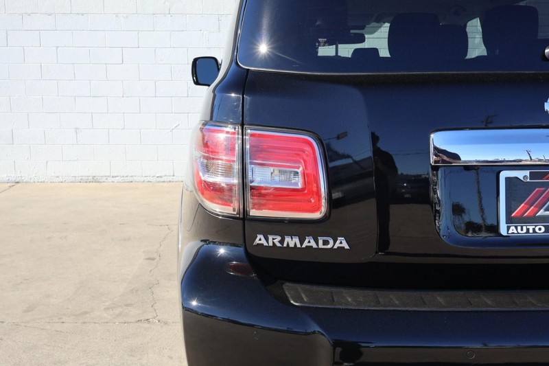 Nissan Armada Vehicle Full-screen Gallery Image 07