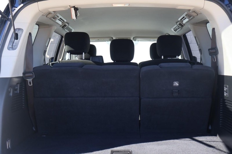 Nissan Armada Vehicle Full-screen Gallery Image 08