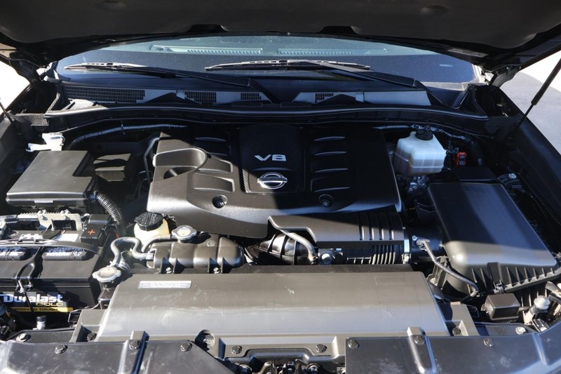 Nissan Armada Vehicle Full-screen Gallery Image 13