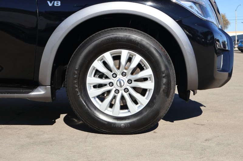 Nissan Armada Vehicle Full-screen Gallery Image 14