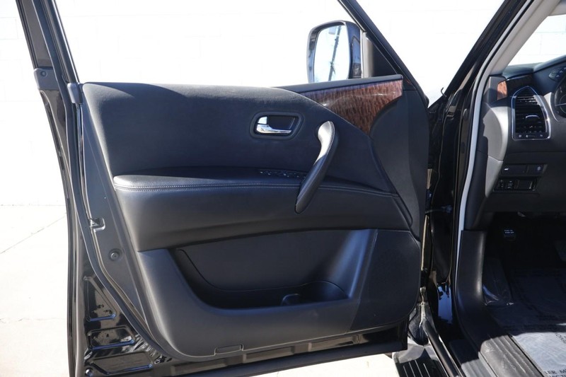 Nissan Armada Vehicle Full-screen Gallery Image 15