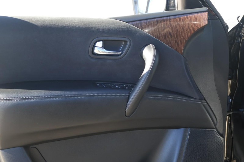 Nissan Armada Vehicle Full-screen Gallery Image 16