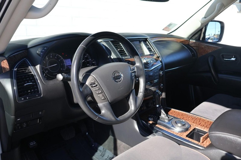 Nissan Armada Vehicle Full-screen Gallery Image 17