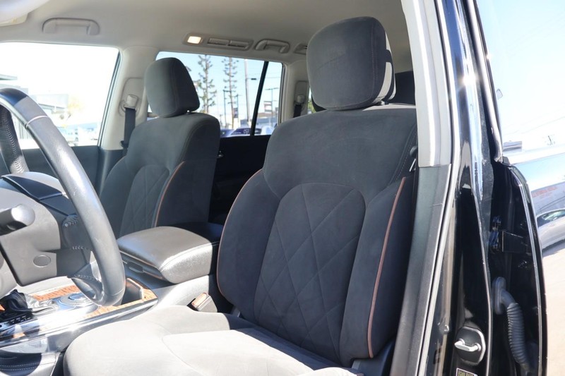Nissan Armada Vehicle Full-screen Gallery Image 18