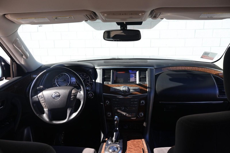 Nissan Armada Vehicle Full-screen Gallery Image 24