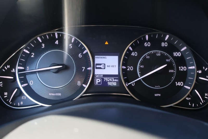 Nissan Armada Vehicle Full-screen Gallery Image 25