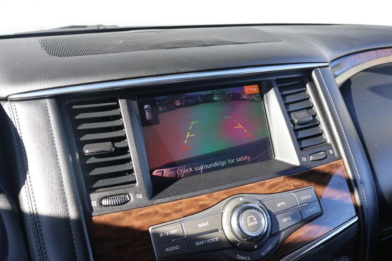 Nissan Armada Vehicle Full-screen Gallery Image 31