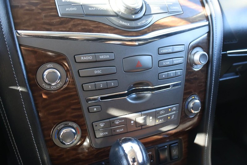 Nissan Armada Vehicle Full-screen Gallery Image 32