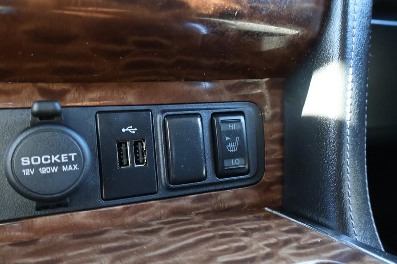 Nissan Armada Vehicle Full-screen Gallery Image 33