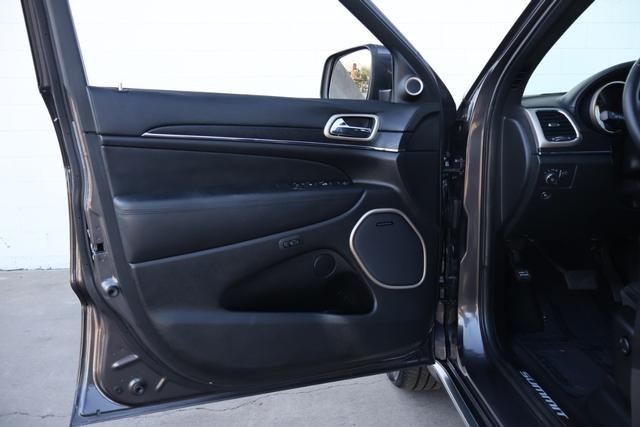 Jeep Grand Cherokee Vehicle Full-screen Gallery Image 14