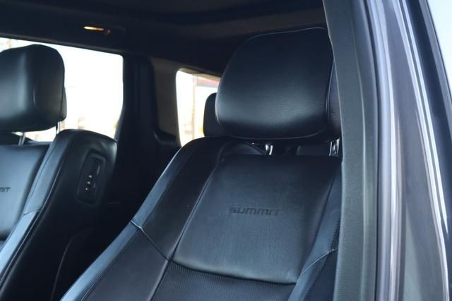 Jeep Grand Cherokee Vehicle Full-screen Gallery Image 17