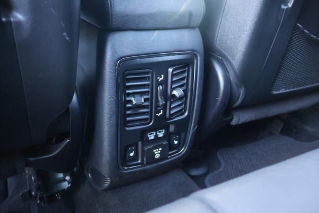 Jeep Grand Cherokee Vehicle Full-screen Gallery Image 20