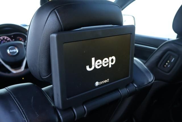 Jeep Grand Cherokee Vehicle Full-screen Gallery Image 24