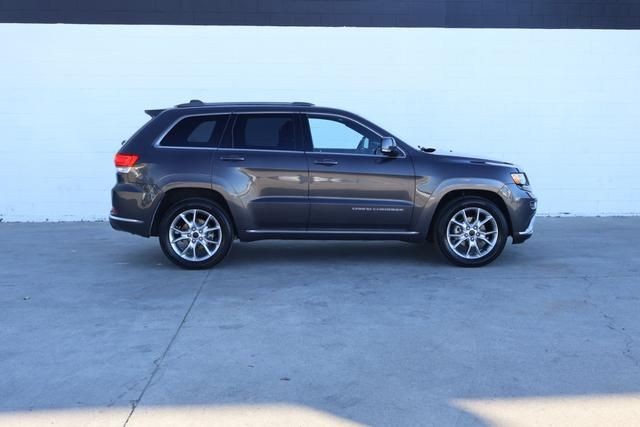 Jeep Grand Cherokee Vehicle Full-screen Gallery Image 30