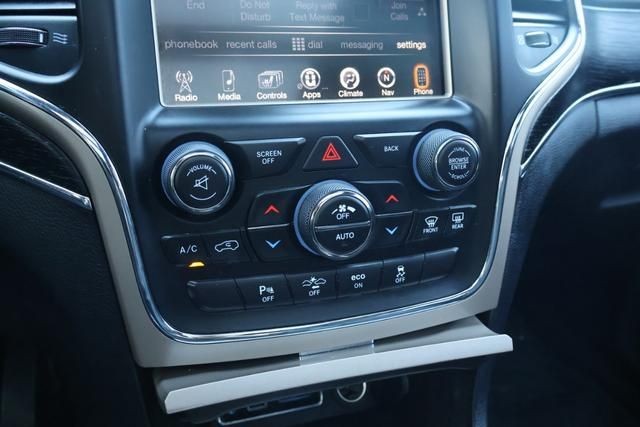 Jeep Grand Cherokee Vehicle Full-screen Gallery Image 35