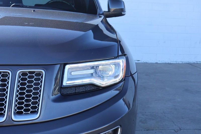 Jeep Grand Cherokee Vehicle Full-screen Gallery Image 03