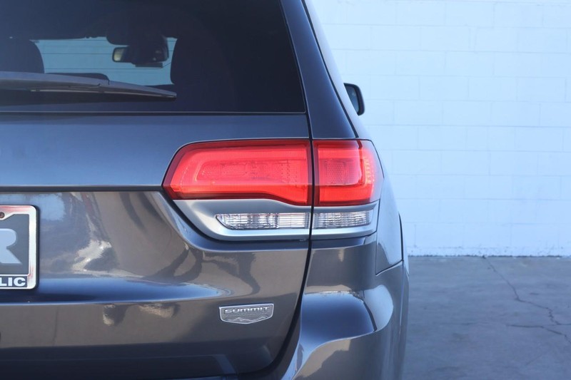 Jeep Grand Cherokee Vehicle Full-screen Gallery Image 07