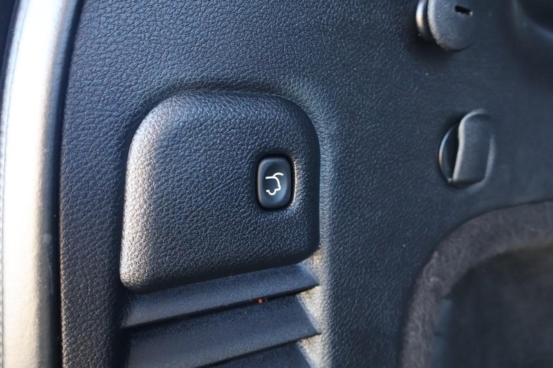 Jeep Grand Cherokee Vehicle Full-screen Gallery Image 09