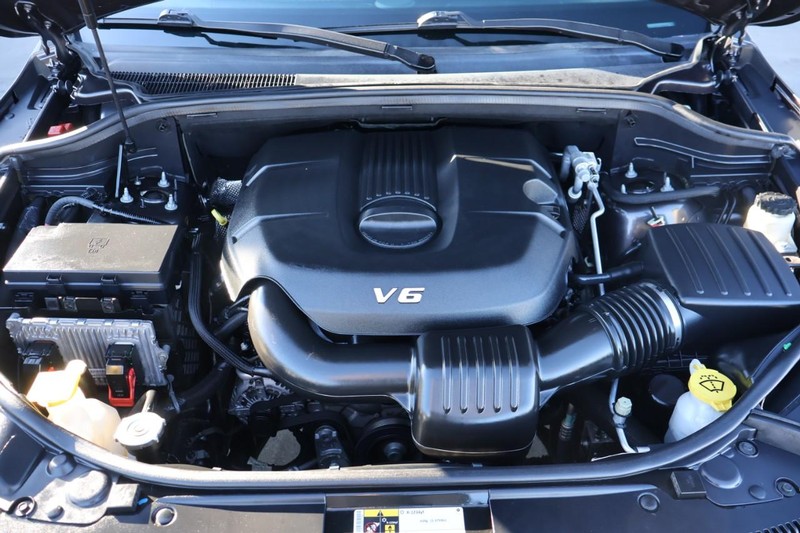 Jeep Grand Cherokee Vehicle Full-screen Gallery Image 13