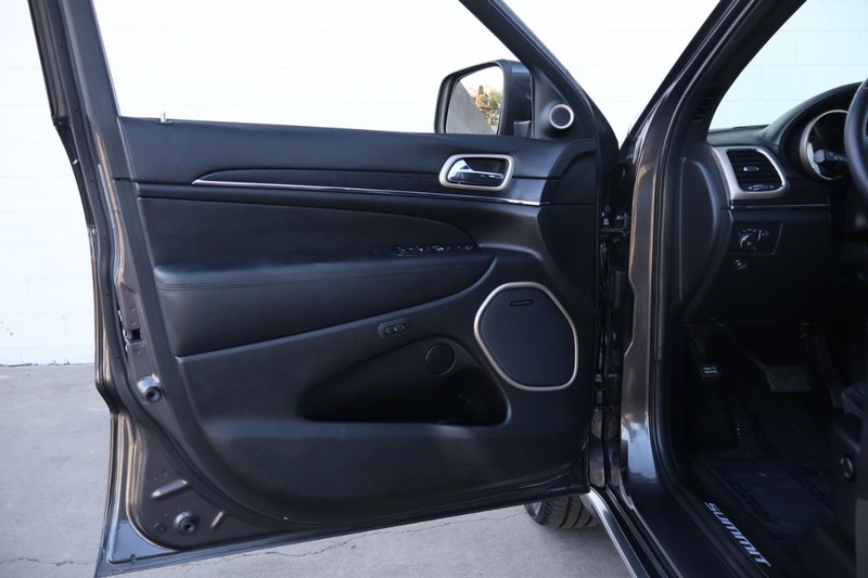 Jeep Grand Cherokee Vehicle Full-screen Gallery Image 15