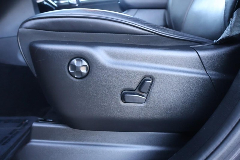 Jeep Grand Cherokee Vehicle Full-screen Gallery Image 18