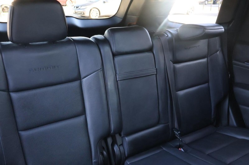 Jeep Grand Cherokee Vehicle Full-screen Gallery Image 25