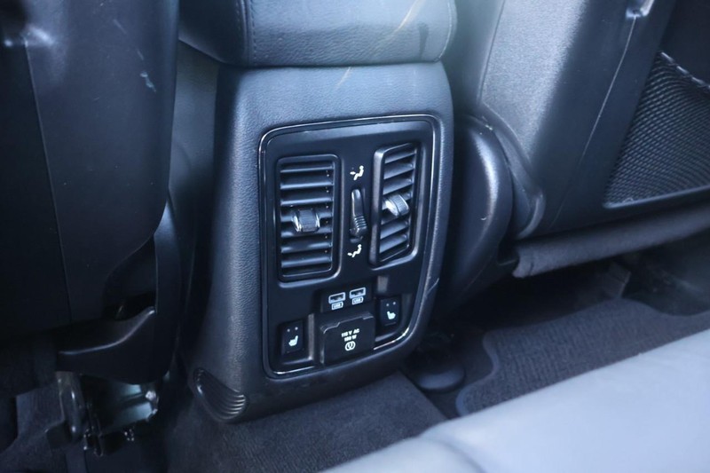 Jeep Grand Cherokee Vehicle Full-screen Gallery Image 26