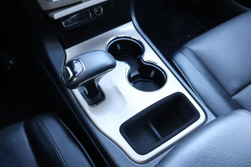 Jeep Grand Cherokee Vehicle Full-screen Gallery Image 37