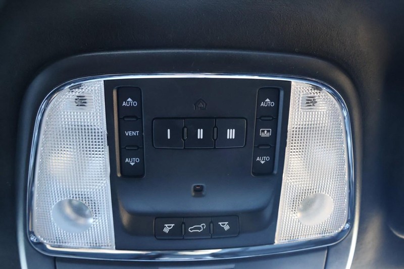 Jeep Grand Cherokee Vehicle Full-screen Gallery Image 38