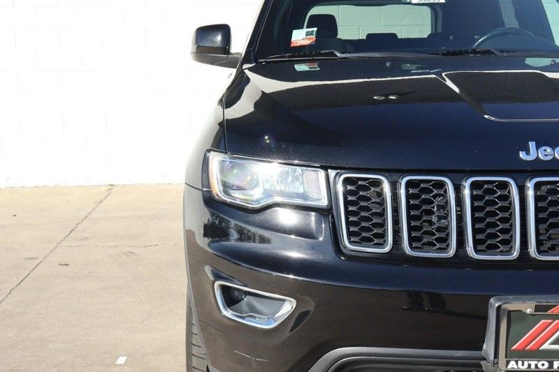 Jeep Grand Cherokee Vehicle Full-screen Gallery Image 03