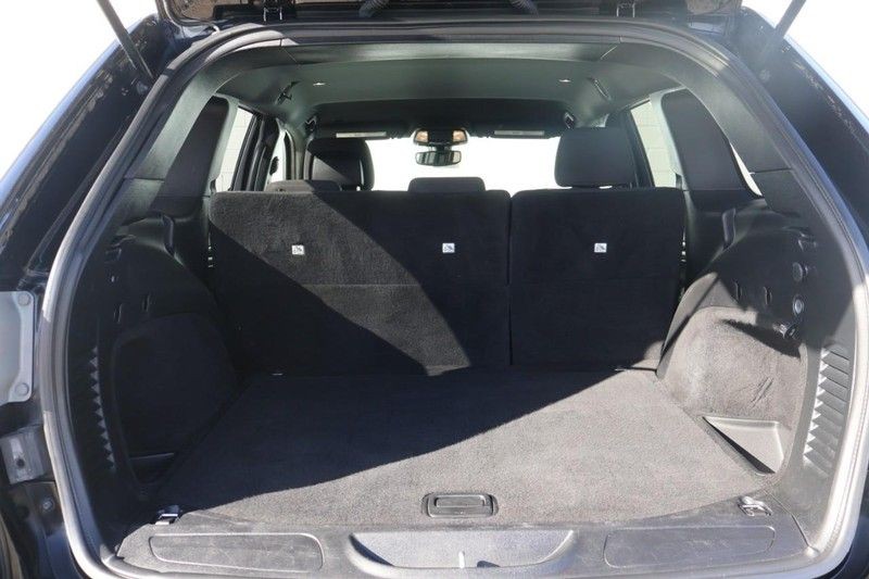 Jeep Grand Cherokee Vehicle Full-screen Gallery Image 08