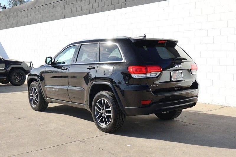 Jeep Grand Cherokee Vehicle Full-screen Gallery Image 09