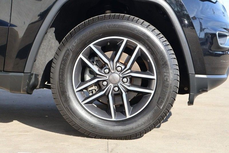 Jeep Grand Cherokee Vehicle Full-screen Gallery Image 13