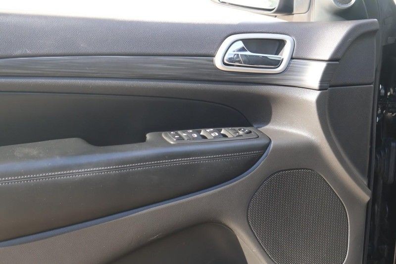 Jeep Grand Cherokee Vehicle Full-screen Gallery Image 15